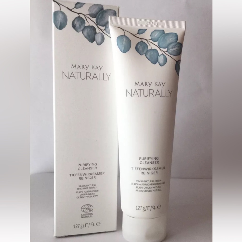 Mary Kay Naturally Purifying Cleanser - White